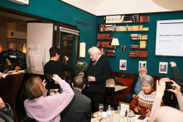 Blumen für Prof. Wolfgang Kubin