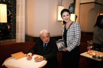 Prof. Kubin signiert