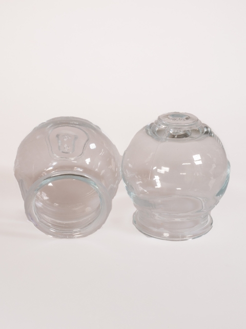 Dickwandiges Chinesisches Schröpfglas ca. 6 x 8 cm