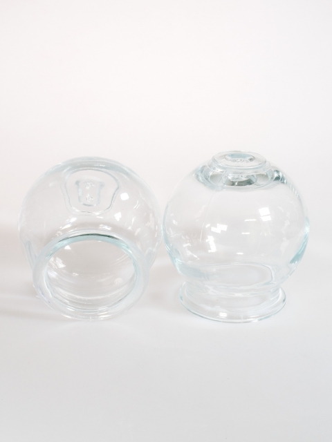 Dickwandiges Chinesisches Schröpfglas ca. 6 x 8 cm