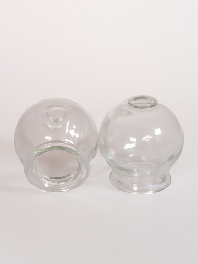 Dickwandiges Chinesisches Schröpfglas ca. 5 x 7 cm