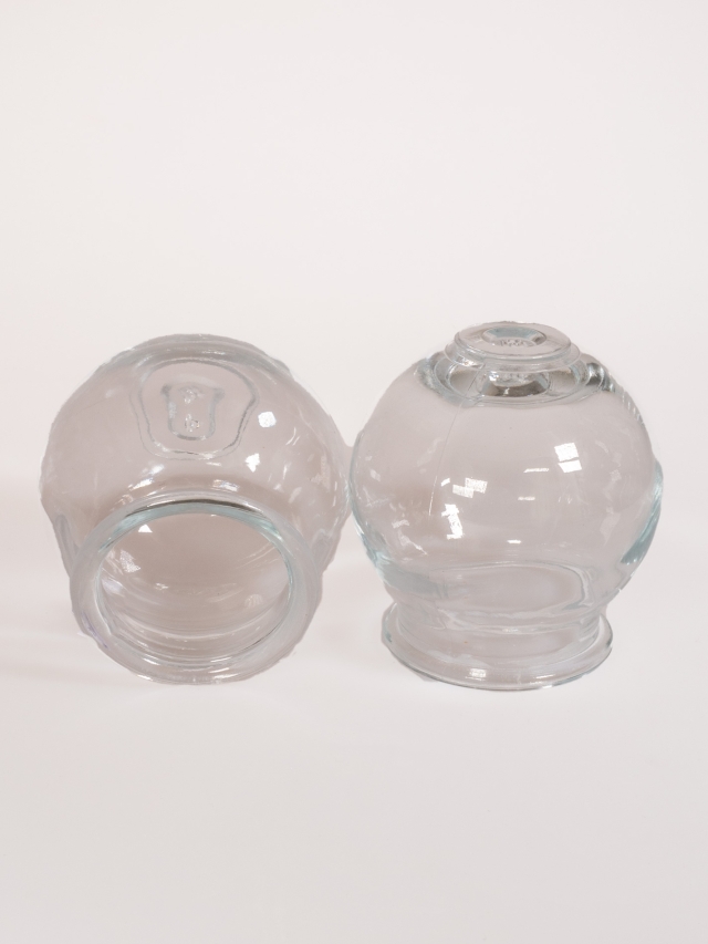 Dickwandiges Chinesisches Schröpfglas ca. 6 x 8 cm